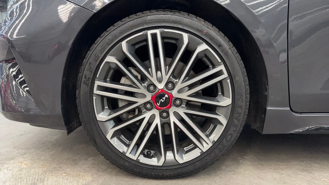 2022 Kia Cerato Gt, Automatic, 77239 km, Left Front Wheel
