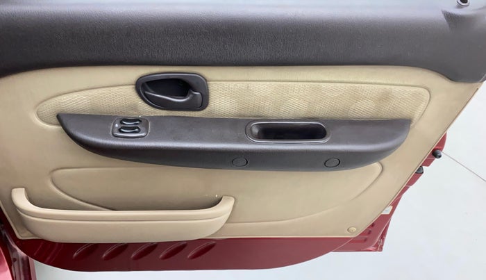 2010 Hyundai Santro Xing GLS, Petrol, Manual, 64,852 km, Driver Side Door Panels Control