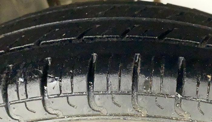 2016 Maruti Alto 800 LXI, Petrol, Manual, 34,615 km, Left Rear Tyre Tread
