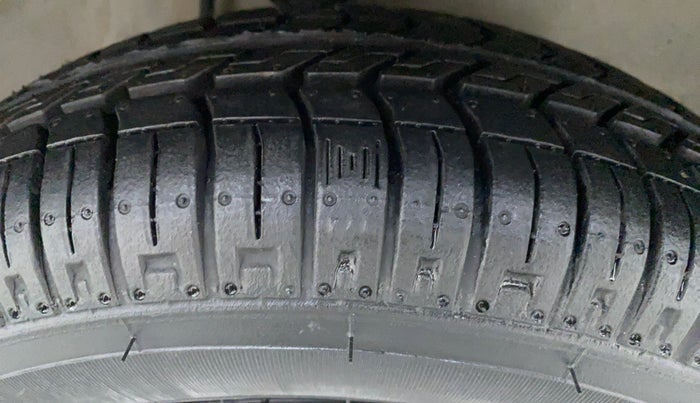 2018 Maruti Alto 800 LXI, Petrol, Manual, 16,101 km, Right Front Tyre Tread