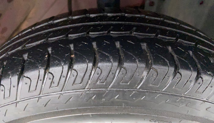 2015 Datsun Go T, Petrol, Manual, 83,782 km, Right Front Tyre Tread