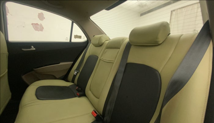 2014 Hyundai Xcent S (O) 1.2, Petrol, Manual, 9,021 km, Right Side Rear Door Cabin