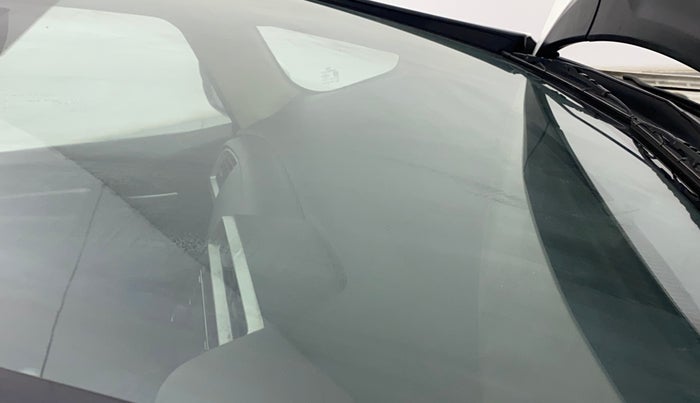 2016 Honda Jazz 1.2L I-VTEC V, Petrol, Manual, 1,22,191 km, Front windshield - Minor spot on windshield