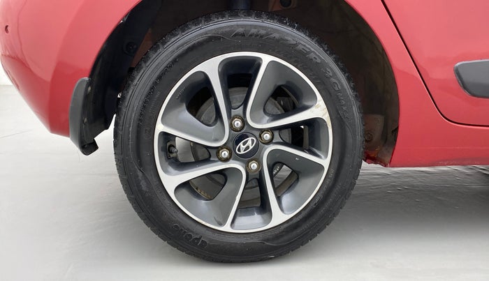 2017 Hyundai Grand i10 SPORTZ (O) 1.2 AT VTVT, Petrol, Automatic, 22,218 km, Right Rear Wheel