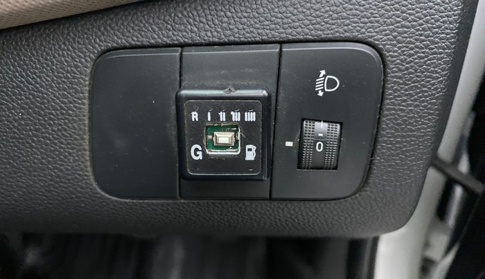 2019 Hyundai Xcent S 1.2, CNG, Manual, 84,966 km, Dashboard - CNG switch has minor damage