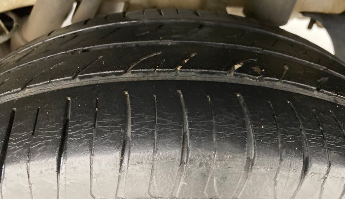 2016 Mahindra Kuv100 K8 D 6 STR, Diesel, Manual, 53,909 km, Left Rear Tyre Tread