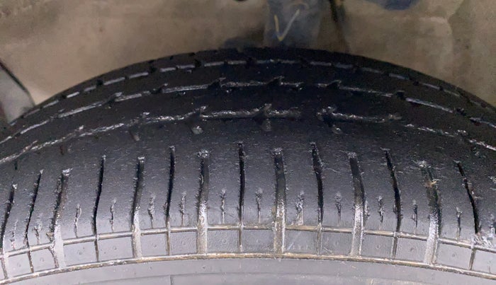 2014 Maruti Ritz LXI, Petrol, Manual, 58,205 km, Left Front Tyre Tread