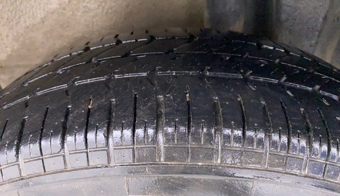 2014 Maruti Ritz LXI, Petrol, Manual, 58,205 km, Left Rear Tyre Tread