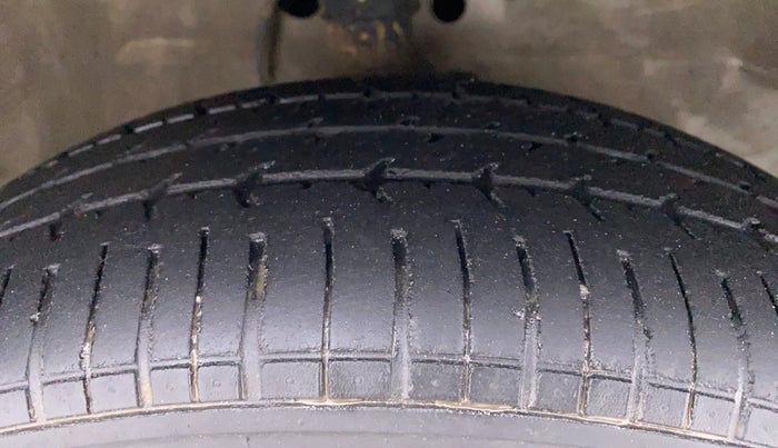 2014 Maruti Ritz LXI, Petrol, Manual, 58,205 km, Right Front Tyre Tread