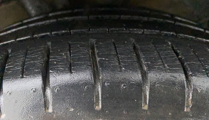 2017 Maruti Baleno ZETA CVT PETROL 1.2, CNG, Automatic, 23,424 km, Right Front Tyre Tread