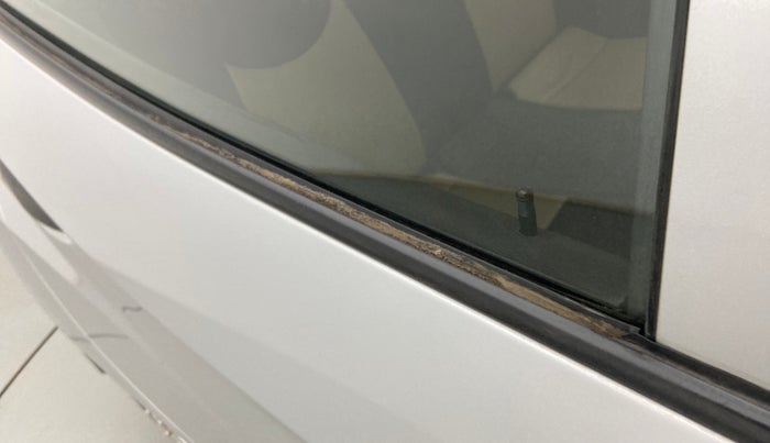 2018 Hyundai Eon MAGNA +, Petrol, Manual, 49,315 km, Right rear door - Weather strip has minor damage