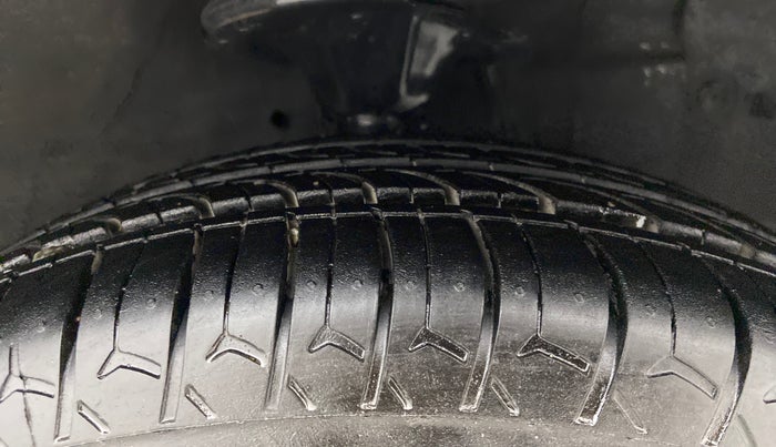 2018 Hyundai Eon MAGNA +, Petrol, Manual, 49,315 km, Right Front Tyre Tread