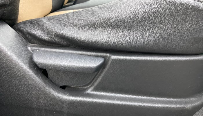 2018 Hyundai Eon MAGNA +, Petrol, Manual, 49,315 km, Driver Side Adjustment Panel