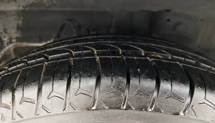 2018 Hyundai Eon MAGNA +, Petrol, Manual, 49,315 km, Right Rear Tyre Tread