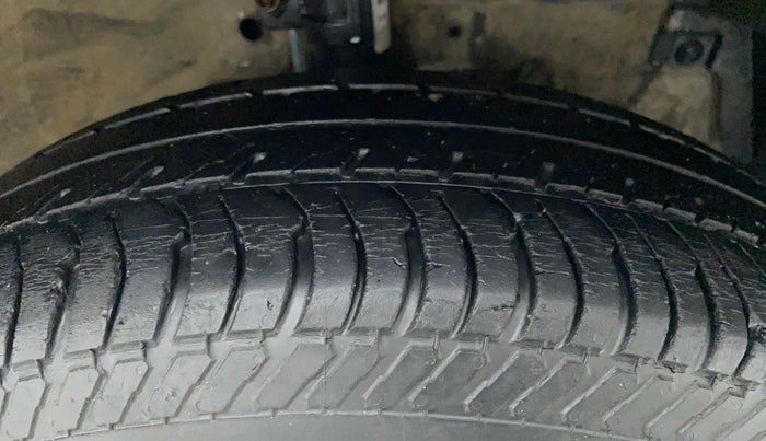 2014 Maruti Swift Dzire VDI BS IV, Diesel, Manual, 88,976 km, Right Front Tyre Tread
