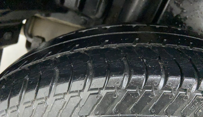2014 Maruti Swift Dzire VDI BS IV, Diesel, Manual, 88,976 km, Right Rear Tyre Tread