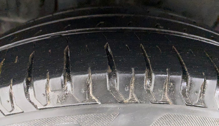 2019 Maruti XL6 ALPHA MT, Petrol, Manual, 16,131 km, Right Rear Tyre Tread