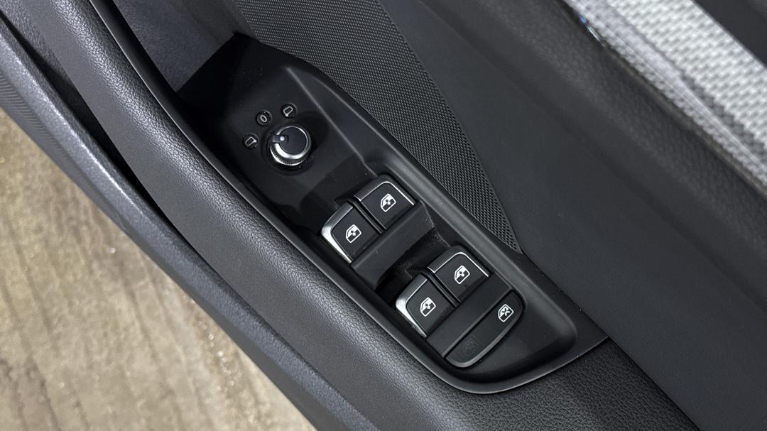 2019 Audi A3 35 Tfsi  (1.4 Tfsi Cod), Automatic, 40363 km, Drivers Side Door Panel Controls