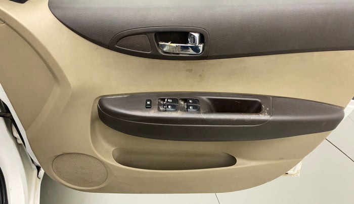 2011 Hyundai i20 MAGNA 1.2, Petrol, Manual, 77,038 km, Driver Side Door Panels Control