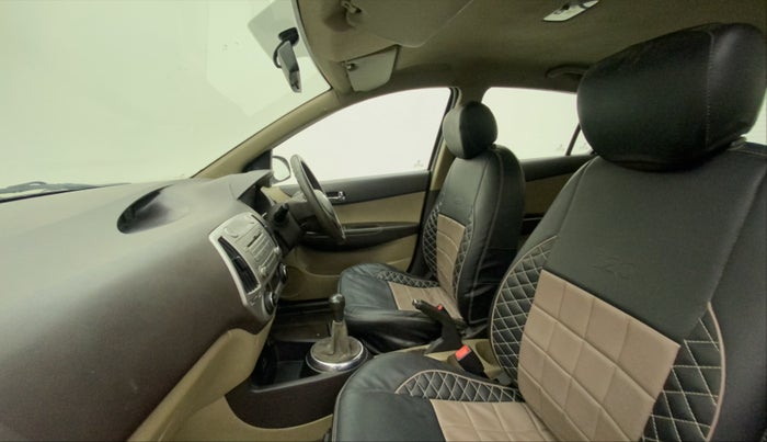 2011 Hyundai i20 MAGNA 1.2, Petrol, Manual, 77,038 km, Right Side Front Door Cabin