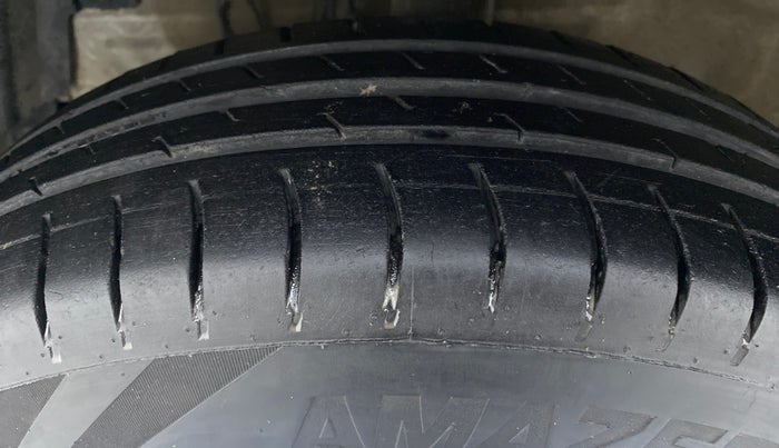 2017 Maruti Swift VDI ABS, Diesel, Manual, 77,826 km, Left Front Tyre Tread