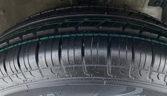 2017 Maruti Swift VDI ABS, Diesel, Manual, 77,826 km, Right Front Tyre Tread
