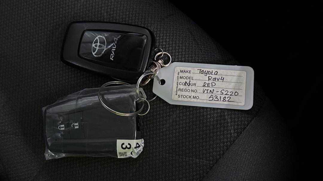 2024 Toyota RAV4 Gxl (AWD) Hybrid, Automatic, 28034 km, Key Close-up