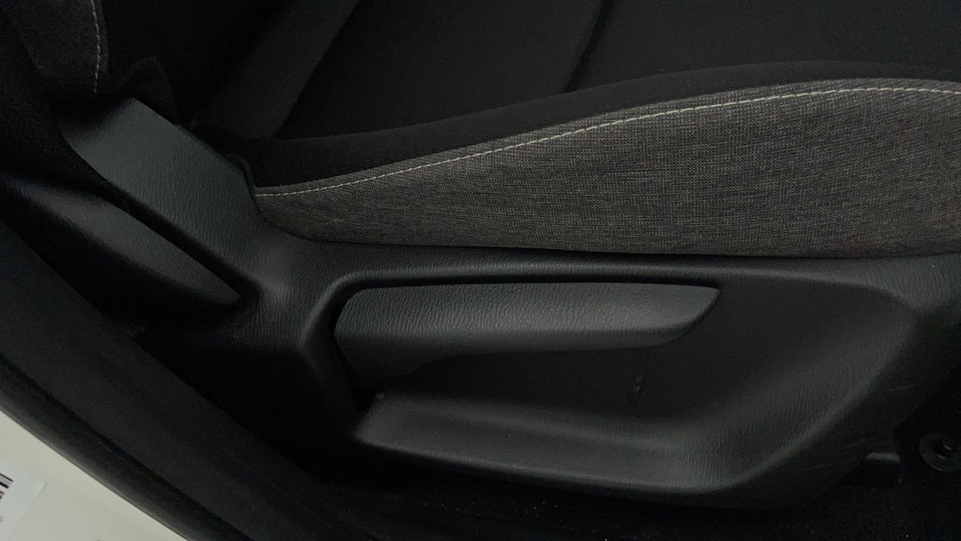 2023 Mazda CX-3 G20 Pure, Automatic, 44000 km, Drivers Side Adjustment Panel