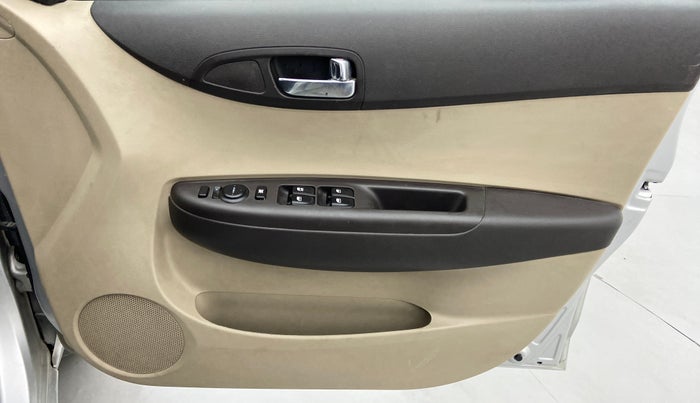 2013 Hyundai i20 SPORTZ 1.4 CRDI, Diesel, Manual, 78,608 km, Driver Side Door Panels Control
