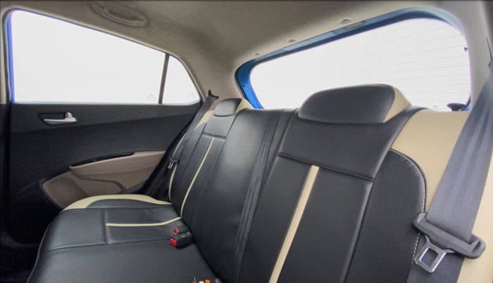 2017 Hyundai Grand i10 SPORTZ (O) 1.2 AT VTVT, Petrol, Automatic, 11,101 km, Right Side Rear Door Cabin