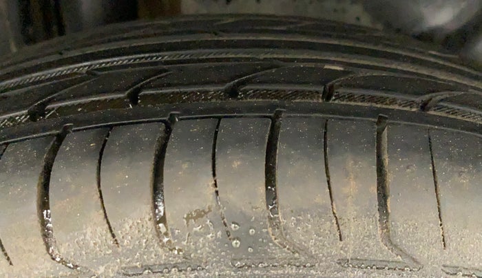 2014 Maruti Swift Dzire VXI, Petrol, Manual, 85,777 km, Right Rear Tyre Tread