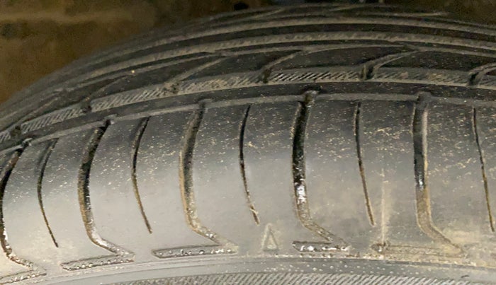2014 Maruti Swift Dzire VXI, Petrol, Manual, 85,777 km, Right Front Tyre Tread