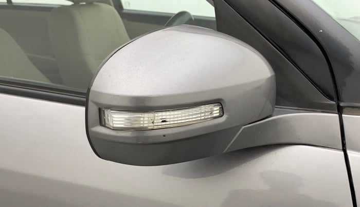 2014 Maruti Swift Dzire VXI, Petrol, Manual, 85,777 km, Right rear-view mirror - Indicator light has minor damage