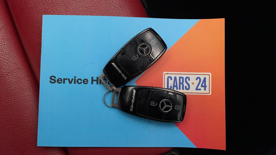 2021 Mercedes-amg A35 4matic, Automatic, 64769 km, Key Close-up