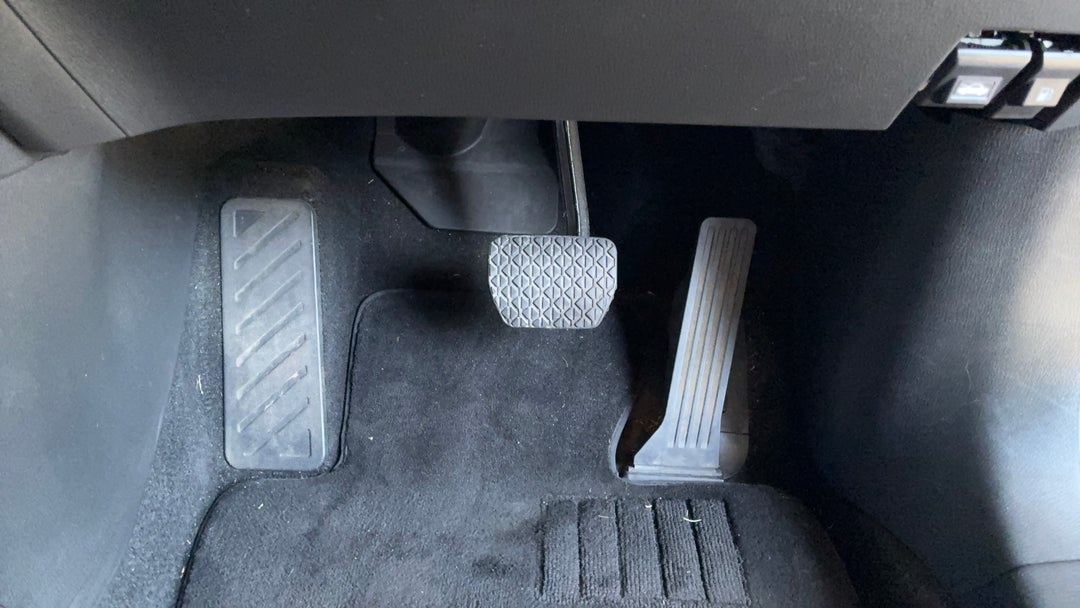 2017 Mazda CX-9 Touring (fwd), Automatic, 84833 km, Pedals and Footmat