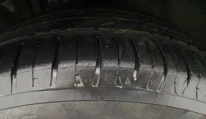 2012 Skoda Rapid AMBITION 1.6 TDI MT, Diesel, Manual, 63,846 km, Left Front Tyre Tread
