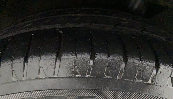 2012 Skoda Rapid AMBITION 1.6 TDI MT, Diesel, Manual, 63,846 km, Right Rear Tyre Tread