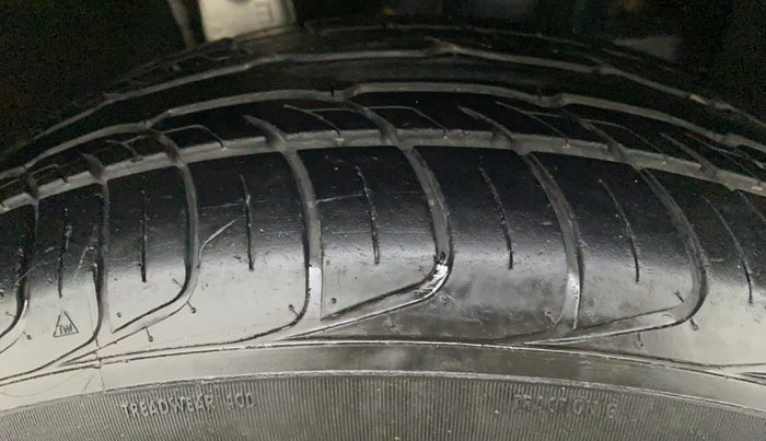 2019 Mahindra MARAZZO M2 8 STR, Diesel, Manual, 81,463 km, Right Front Tyre Tread