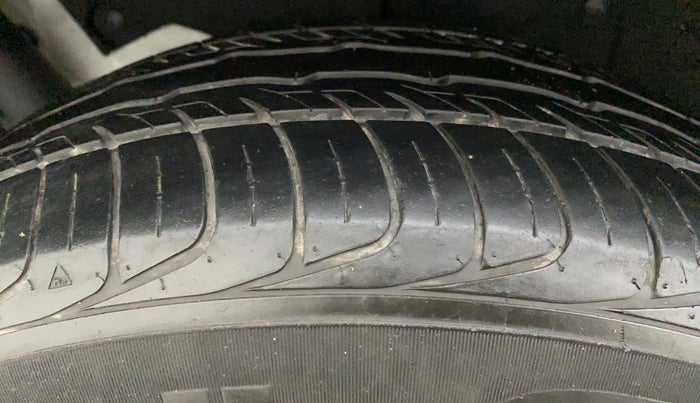 2019 Mahindra MARAZZO M2 8 STR, Diesel, Manual, 81,463 km, Right Rear Tyre Tread