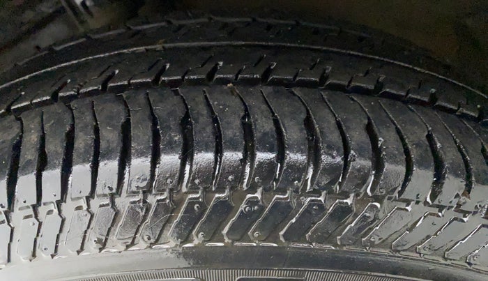 2013 Maruti Swift Dzire VXI, Petrol, Manual, 46,457 km, Left Rear Tyre Tread