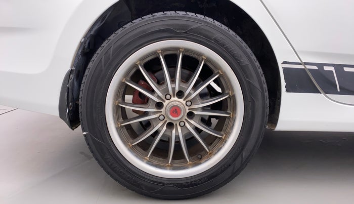 2012 Hyundai Verna FLUIDIC 1.6 EX CRDI, Diesel, Manual, 1,00,244 km, Right Rear Wheel