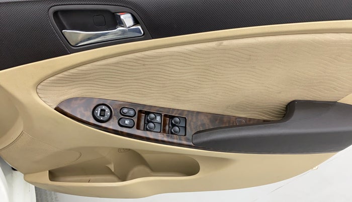 2012 Hyundai Verna FLUIDIC 1.6 EX CRDI, Diesel, Manual, 1,00,244 km, Driver Side Door Panels Control