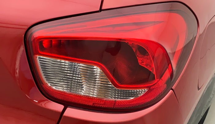 2018 Renault Kwid RXT 1.0 AMT (O), Petrol, Automatic, 1,00,669 km, Right tail light - Minor scratches