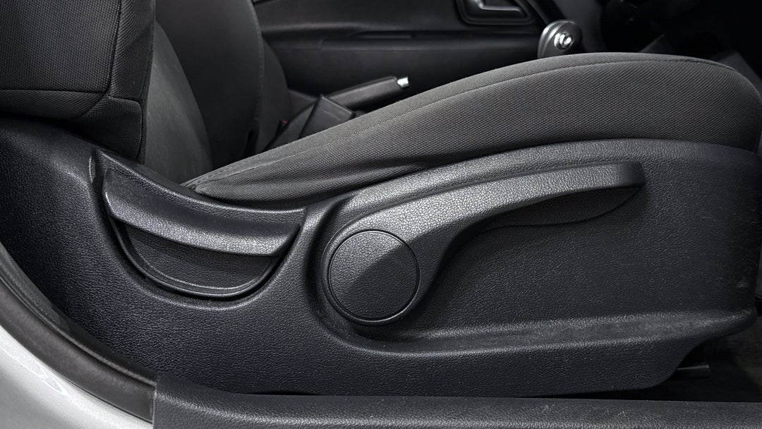 2016 Kia Rio S, Automatic, 130106 km, Drivers Side Adjustment Panel