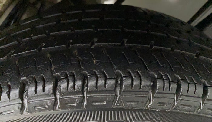 2015 Maruti Alto K10 VXI, Petrol, Manual, 28,801 km, Left Rear Tyre Tread