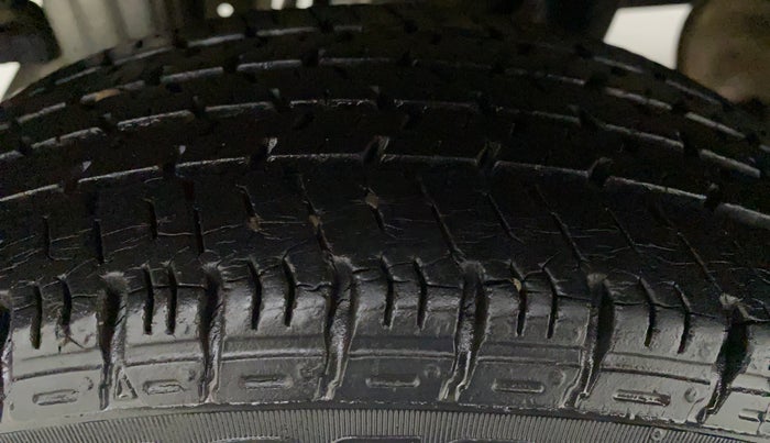 2015 Maruti Alto K10 VXI, Petrol, Manual, 28,801 km, Right Front Tyre Tread