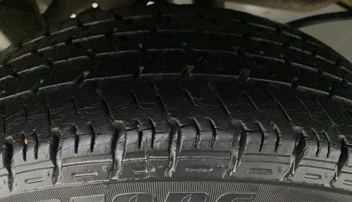 2015 Maruti Alto K10 VXI, Petrol, Manual, 28,801 km, Left Front Tyre Tread