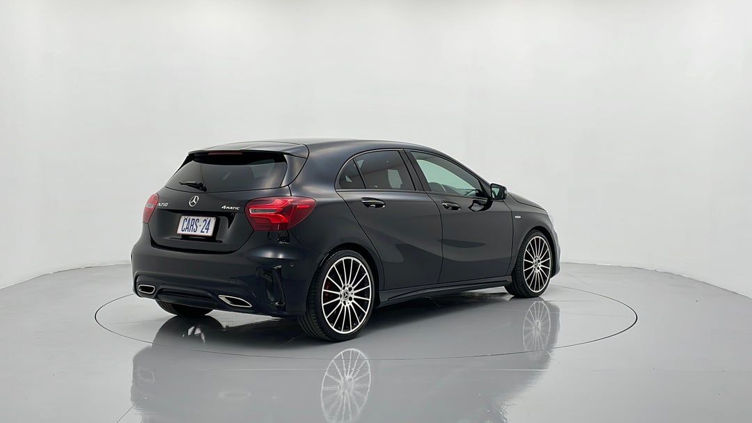 Right Back Diagonal (45- Degree) View