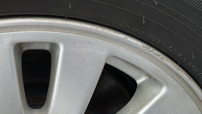 MITSUBISHI PAJERO-Alloy Wheel RHS Rear Scratch