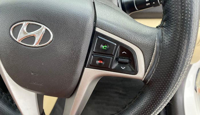 2016 Hyundai Verna FLUIDIC 1.6 SX VTVT, Petrol, Manual, 44,409 km, Steering wheel - Phone control not functional